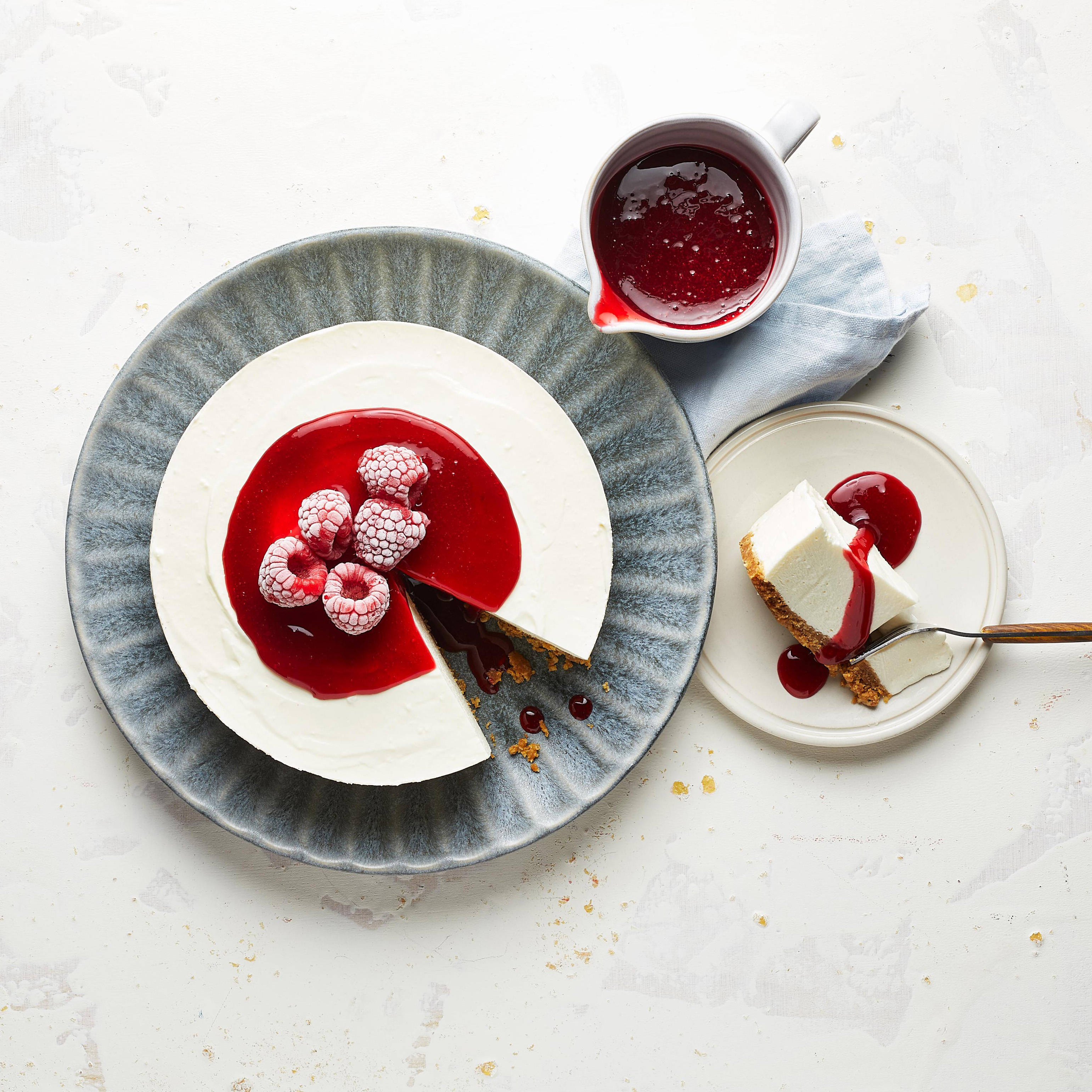 No-Bake-Cheesecake mit Himbeersauce