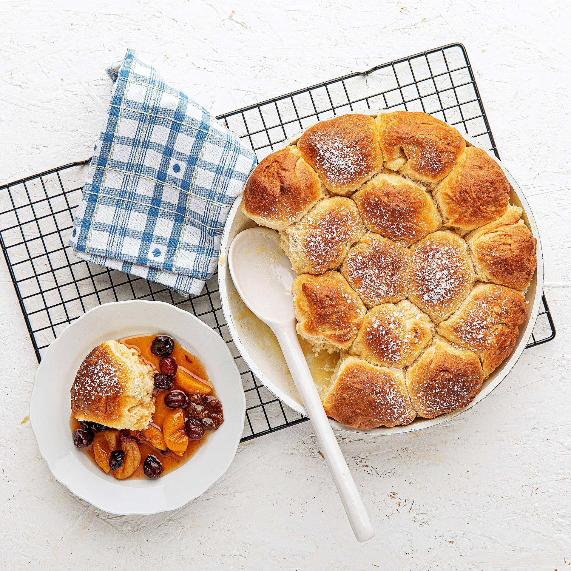 Serviervorschlag: Dampfnudeln mit Trockenobst