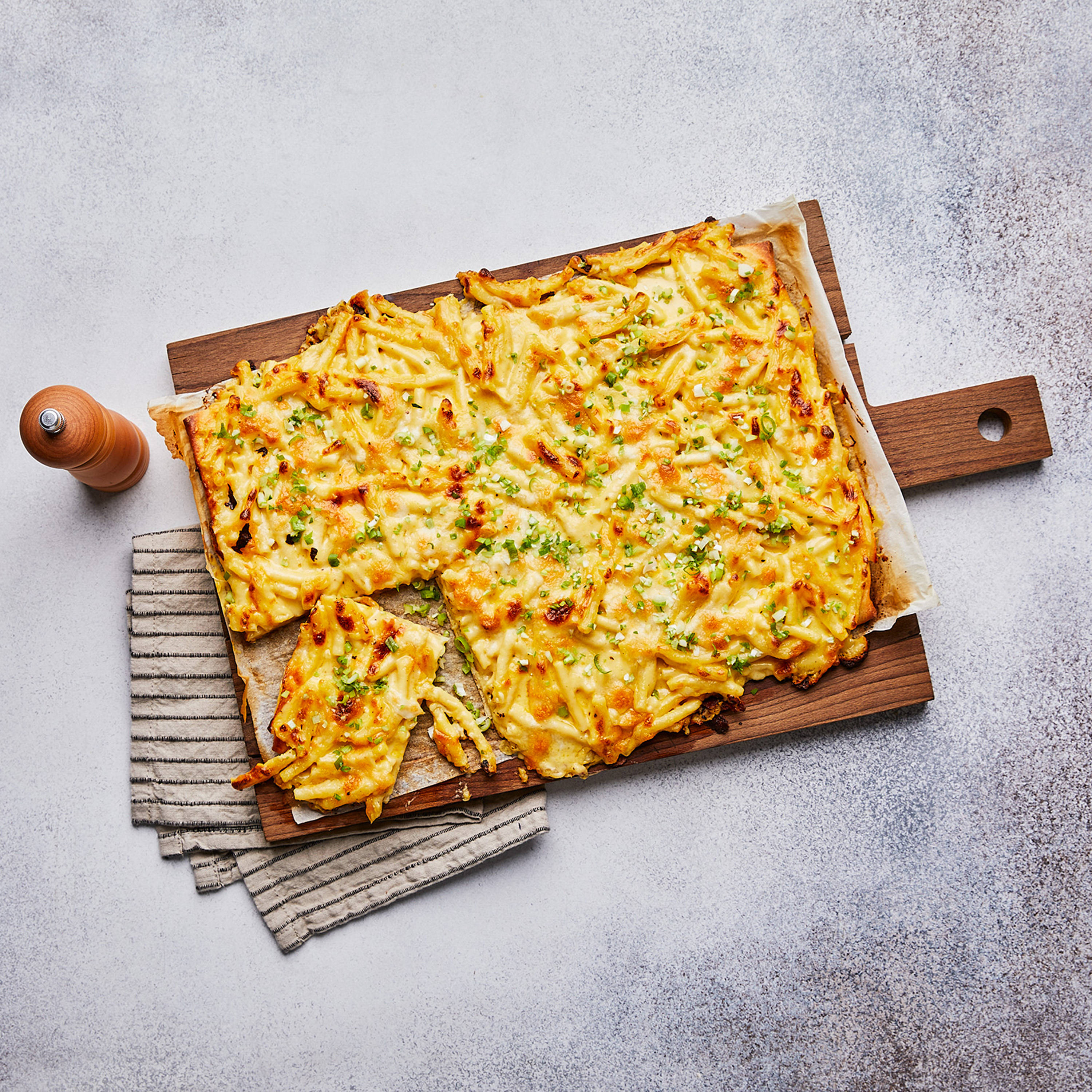 Serviervorschlag: Mac-and-Cheese-Pizza