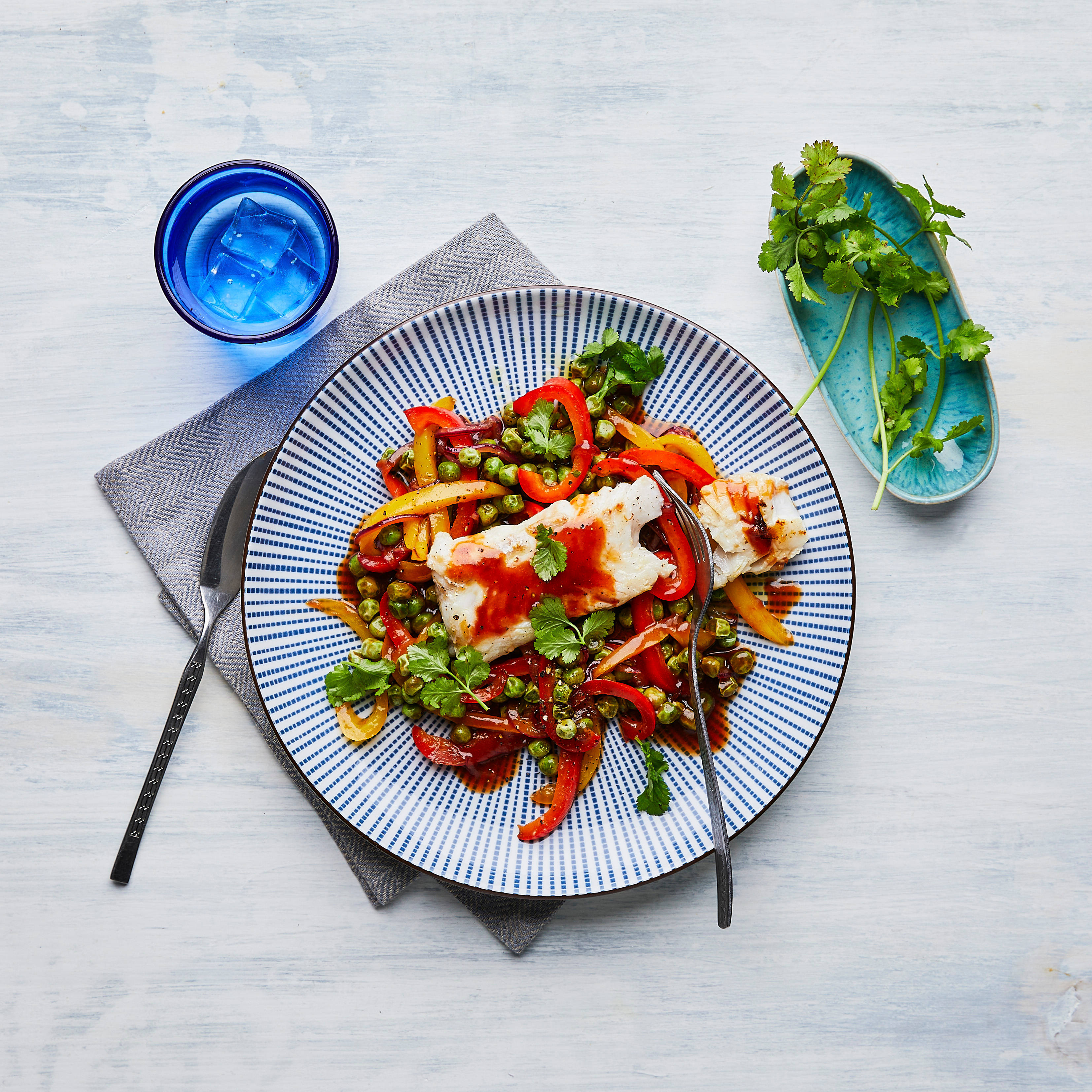 Süß-sauer gebratener Kabeljau mit Erbsengemüse