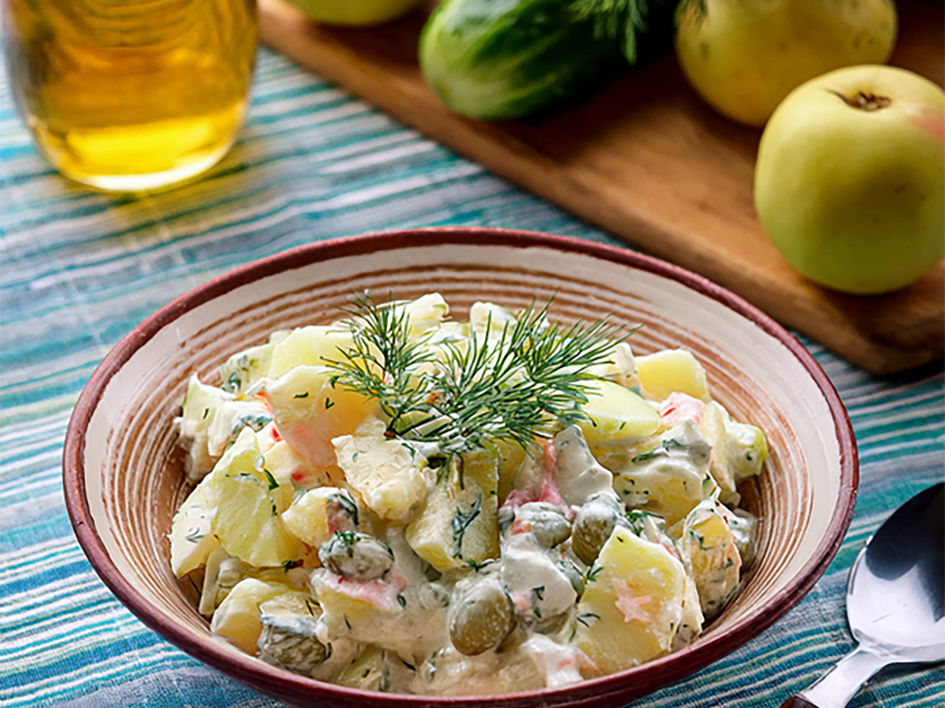 Serviervorschlag: Kartoffelsalat mit skandinavischem Flair und einer Prise Meerrettich