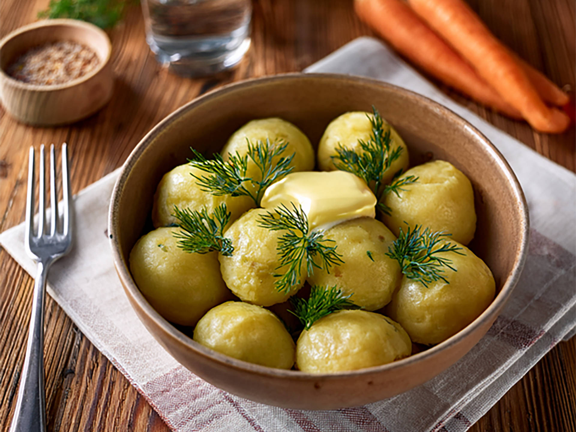 Serviervorschlag: Kroppkakor mit einer köstlichen Gemüsefüllung