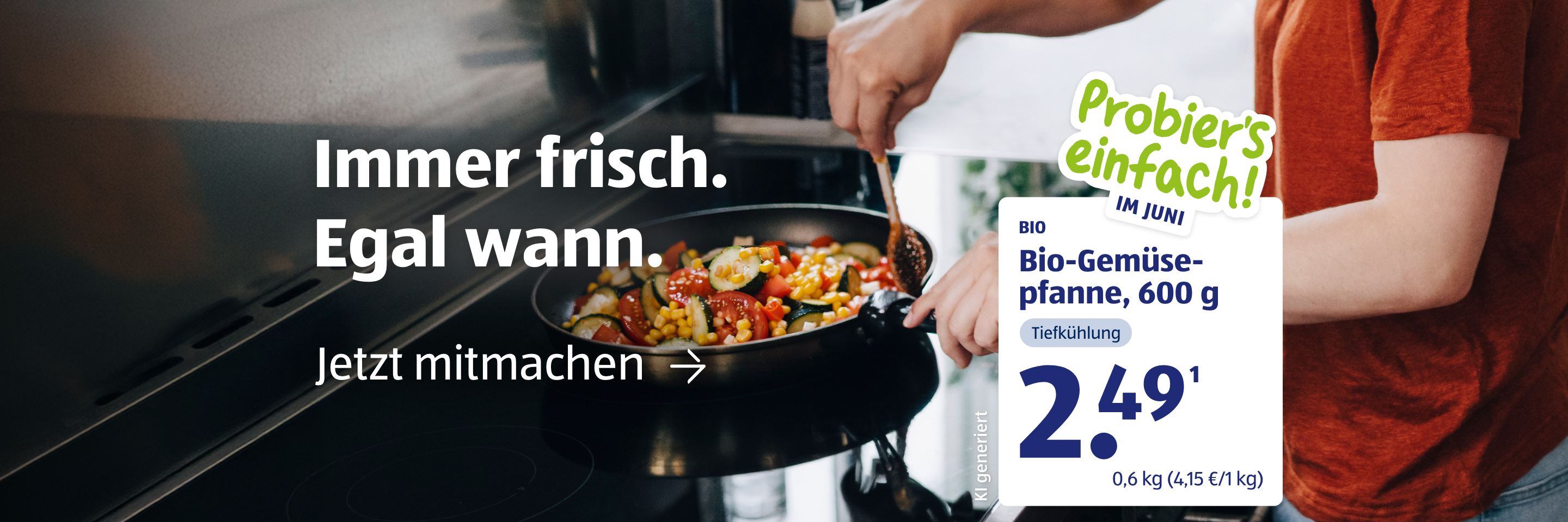 Person beim Zubereiten einer Gemüsepfanne.