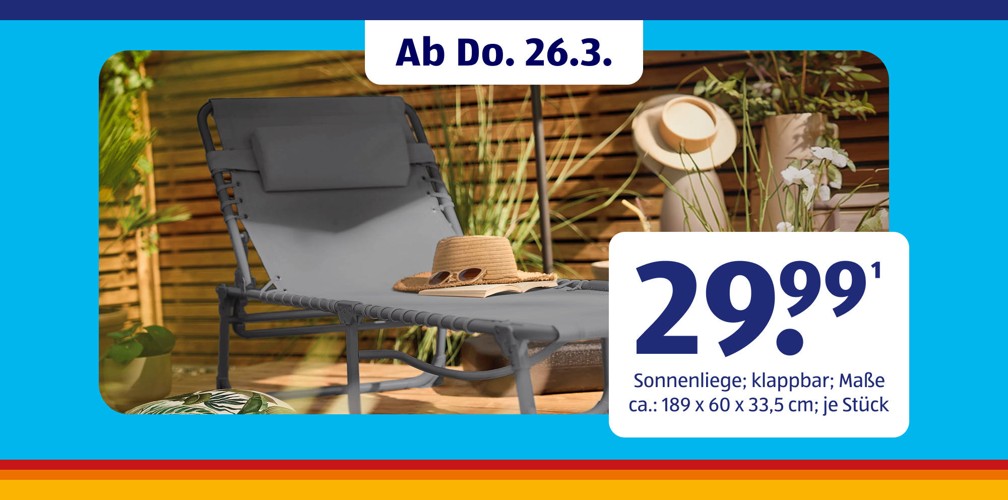 Klappbare Sonnenliege in einer Outdoor‑Terrassenumgebung.