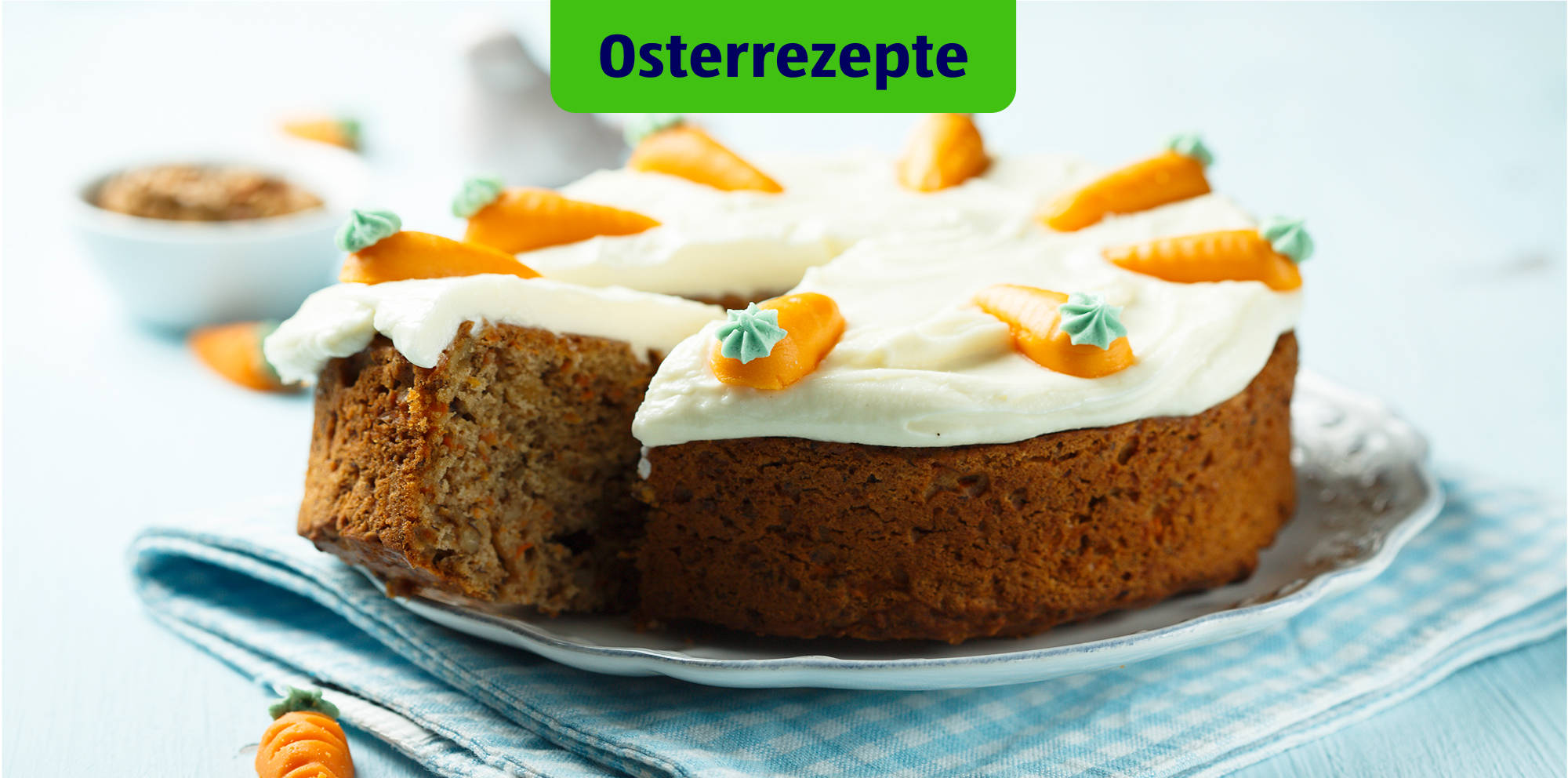 Karottenkuchen mit Frischkäse-Frosting und Marzipan-Karotten.