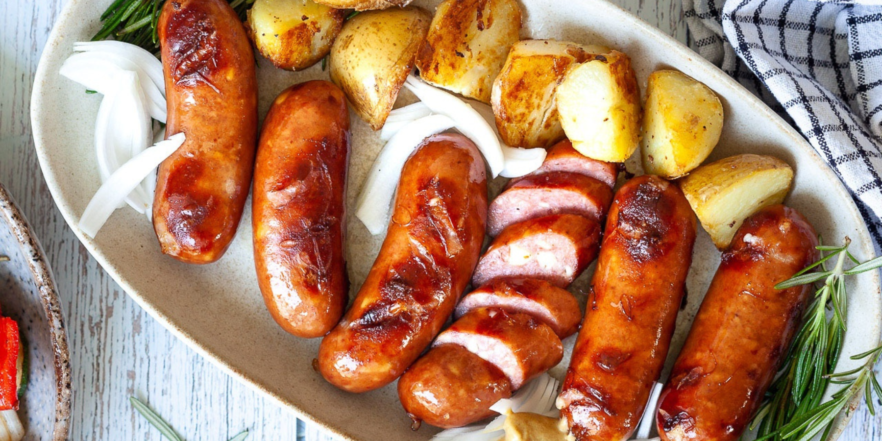 Žar klobasice z zelenjavo po receptu Vibrant Plate