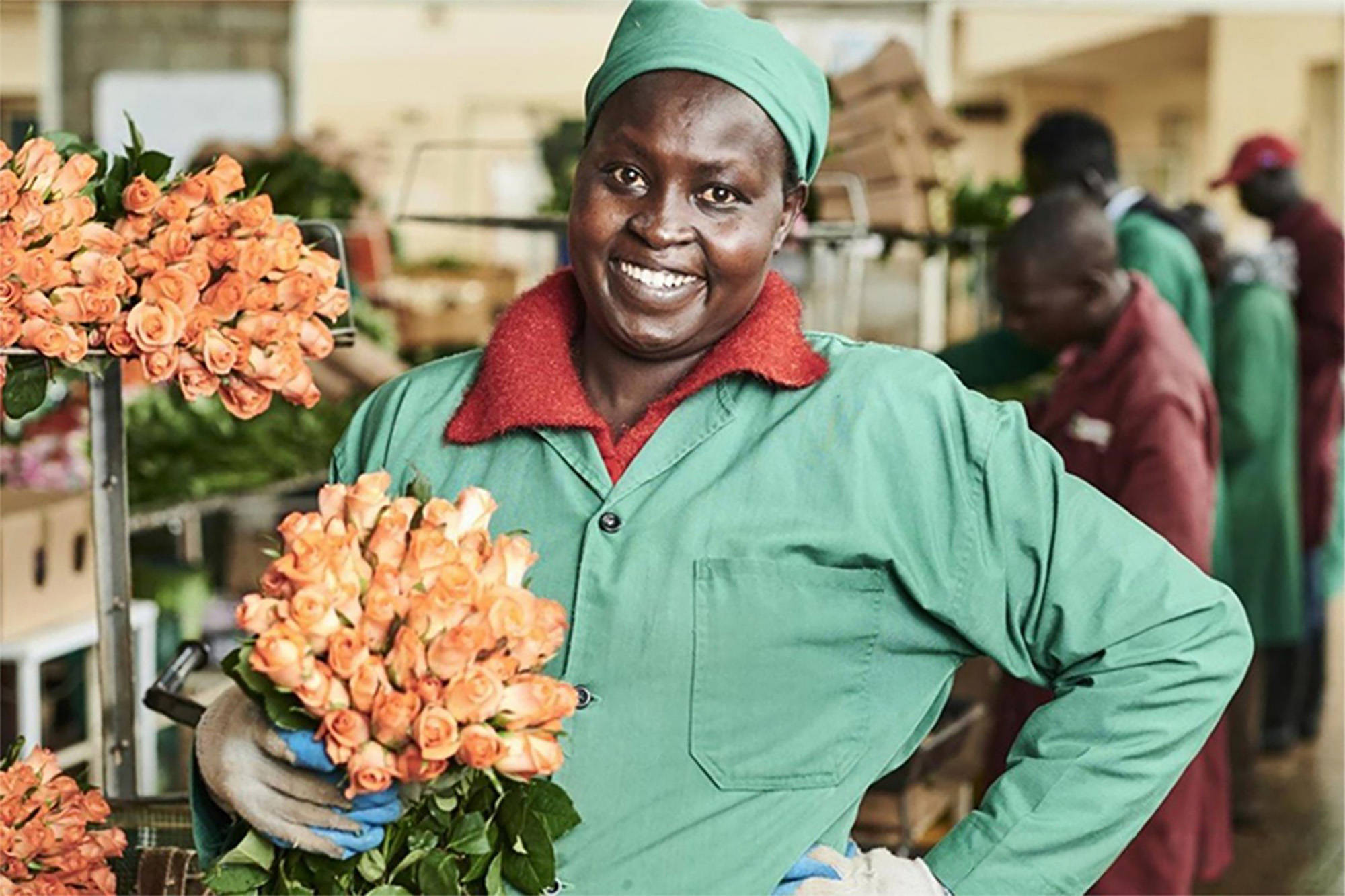 Porträt einer Rosenarbeiterin auf einer Fairtrade-Rosenfarm.