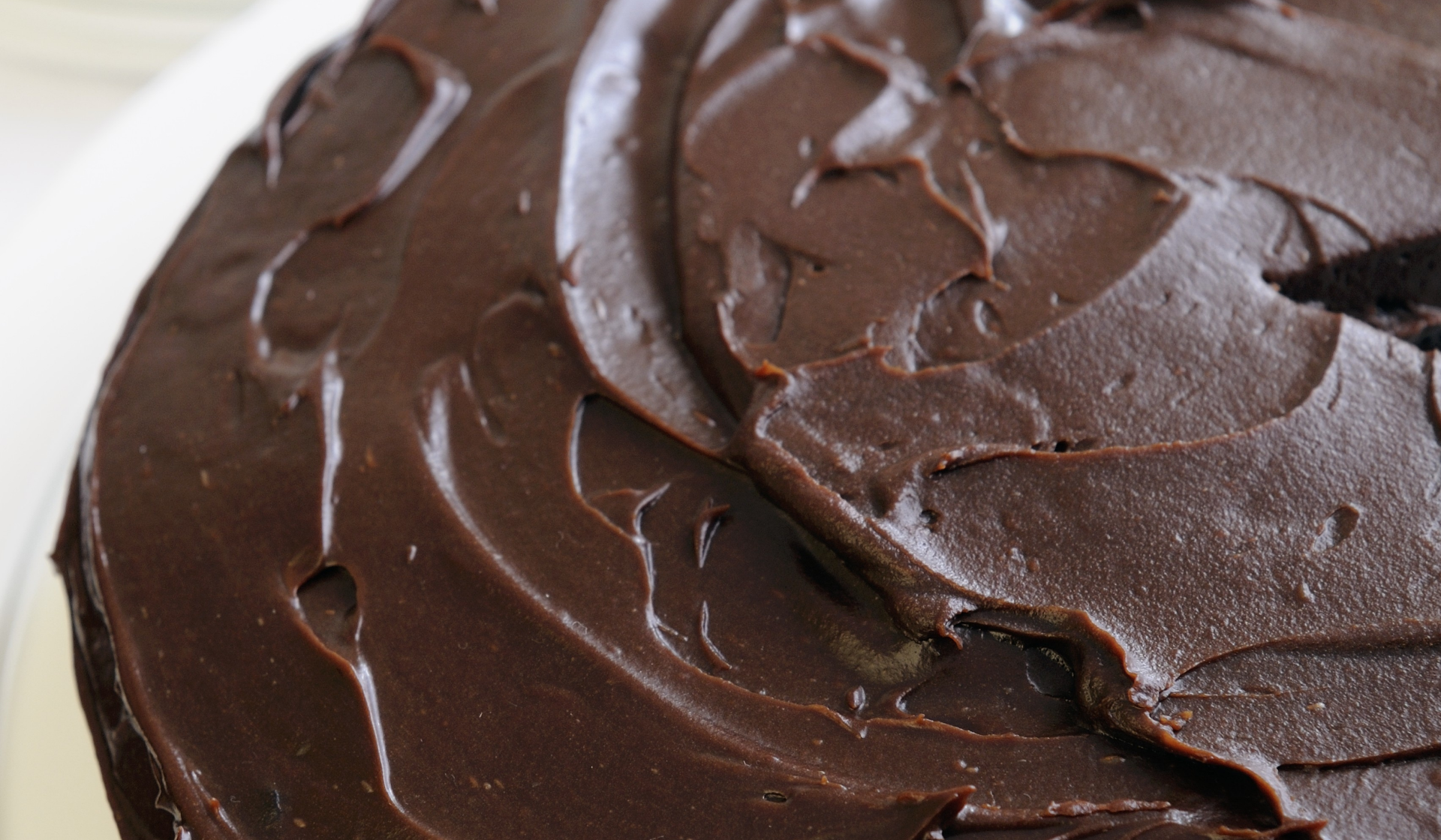 Ganache auf einem Kuchen.