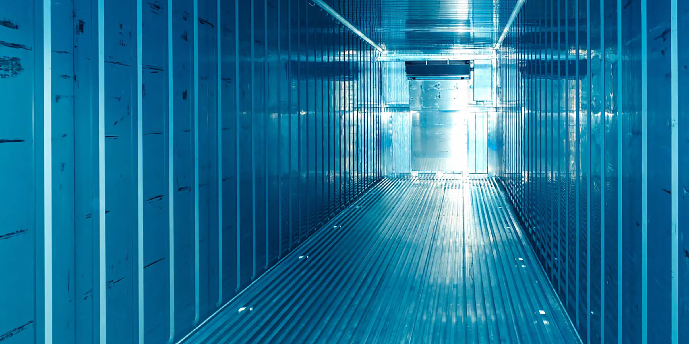 Das Innere einer LKW-Mehrwegkammer-Ladefläche.