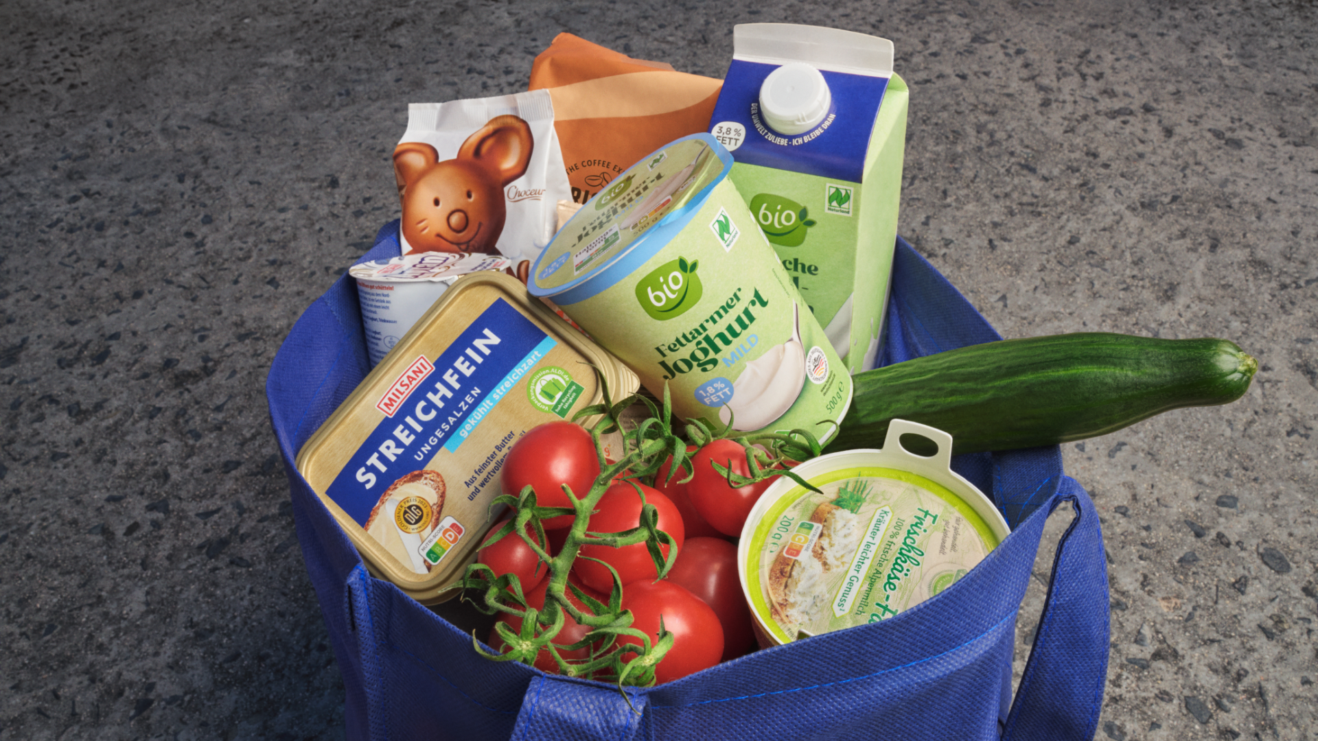 Einkauftasche mit Lebensmitteln.