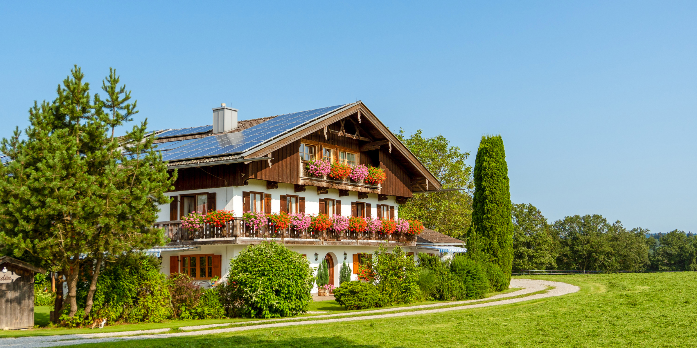 Hof Oberlinner und umliegende Natur.