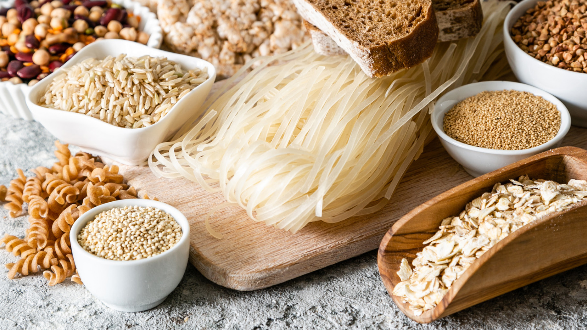 Nudeln, Reis, Getreide und Hülsenfrüchte.