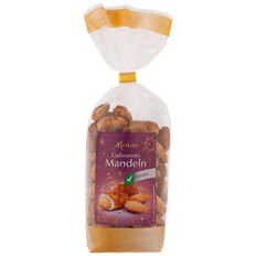 Assortiment de fruits à coque de Noël, amandes grillées