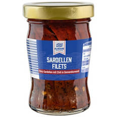 Filets d’anchois, piment rouge