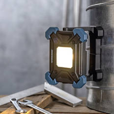 Polnilni LED-reflektor