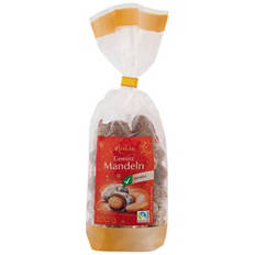 Assortiment de fruits à coque de Noël, amandes aux épices