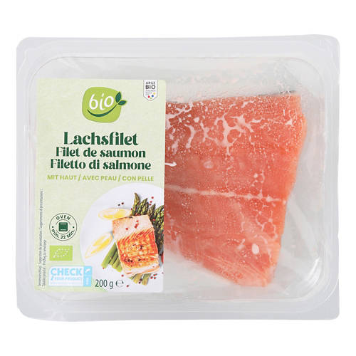 Vorderansicht 2, Frisches Lachsfilet mit Haut