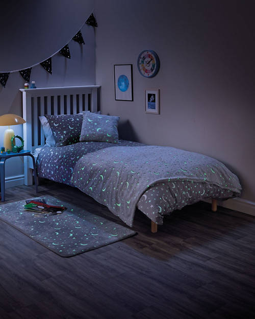 Lifestyle 1, Glow In The Dark Bed Linen