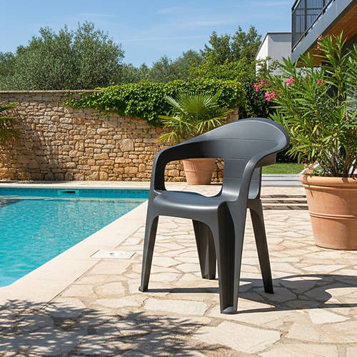 Življenjski slog 1, Vrtni stol iz umetne mase