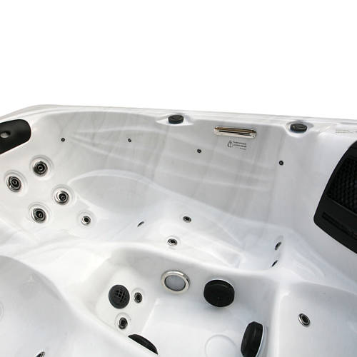 Details 3, Outdoor Whirlpool White Marble Deluxe