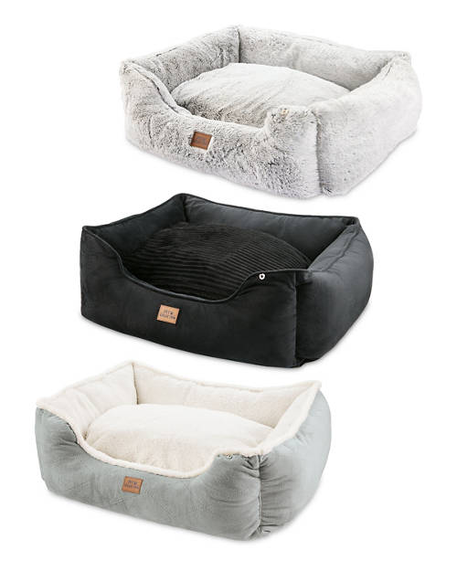Group 1, Medium Plush Pet Bed