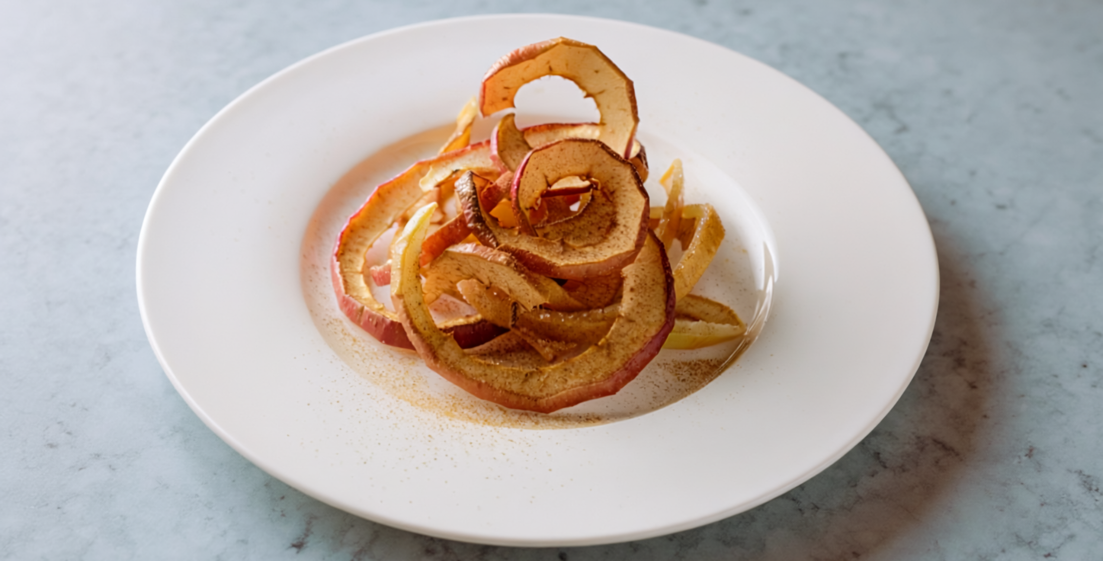 Serviervorschlag: Knusprige Apfelschalen-Chips